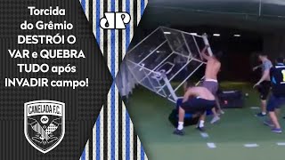 Torcida do Grêmio invade campo, destrói o VAR e quebra tudo após 3 a 1 do Palmeiras