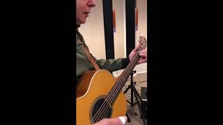 Tommy Emmanuel teaches us “Sails”