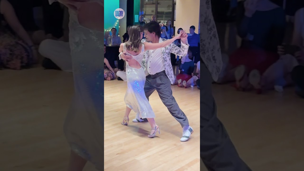 Gaston Torelli & Gri Montanaro Argentine tango to "La Abandoné y No Sabía" (3/11)
