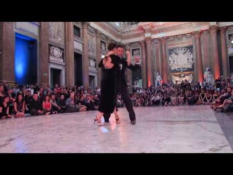  Claudio Forte  and  Barbara Carpino  are  dancing  to  the  vals  "  Miedo  "  by  Juan D'Arienzo  at  Genova Festival Bravo  in  2018