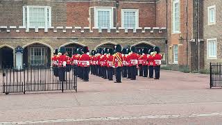 Guardia real y los Beatles 