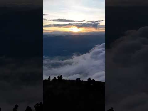 Comparte y regala este amanecer 🌄 #volcánimbabura #imbabura