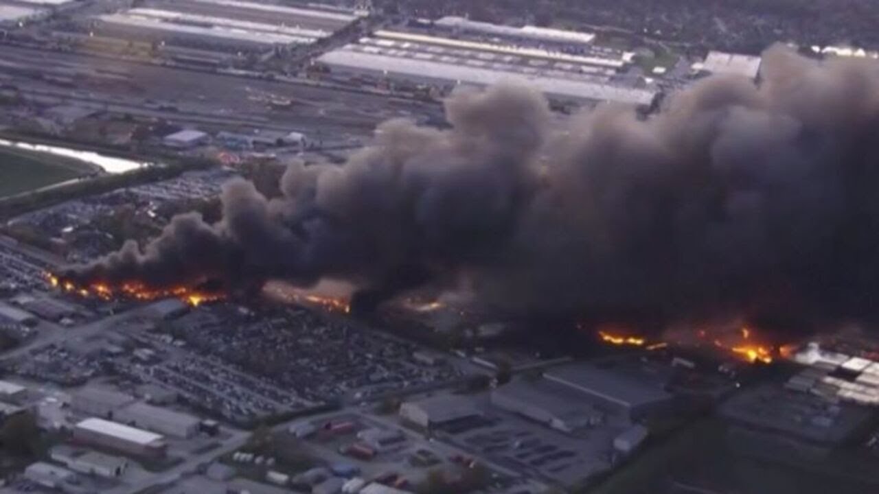 Stati Uniti, aereo cargo si schianta dopo il decollo: almeno 7 morti
