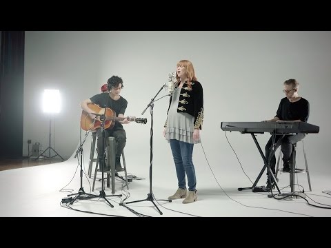 Video thumbnail for Throne Room (Cafe Sessions)