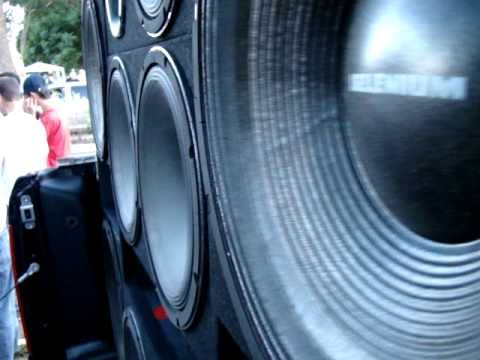 Amarok Dinamita Bate foorte