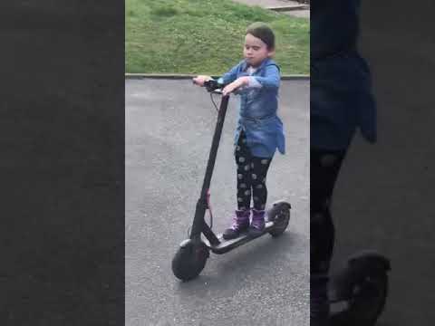 Rouler à 8 ans en trottinette Xiaomi M365.. Trop cool !