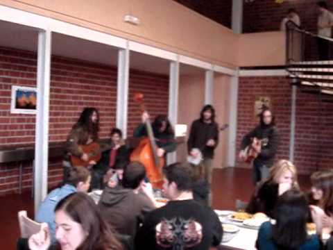 le rang du fond s'invite à la cantoch' du collège bellevue d'albi