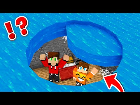 WYBUDOWALIŚMY SCHRON POD WODĄ NA OCEANIE PRZED PIRATAMI w Minecraft!
