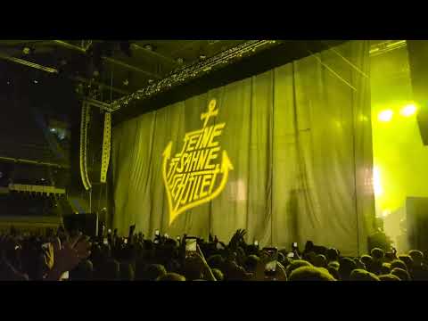 Feine Sahne Fischfilet - Intro + Wir kommen in Frieden (Max-Schmeling-Halle, Berlin / 22.12.2025)