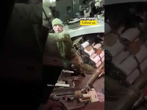 Ukrainian Artilleryman Fires From the Polish AHS Krab Howitzer #warinukraine