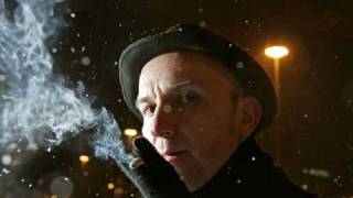 Samuli Putro - Tuhkaa korulippaassa