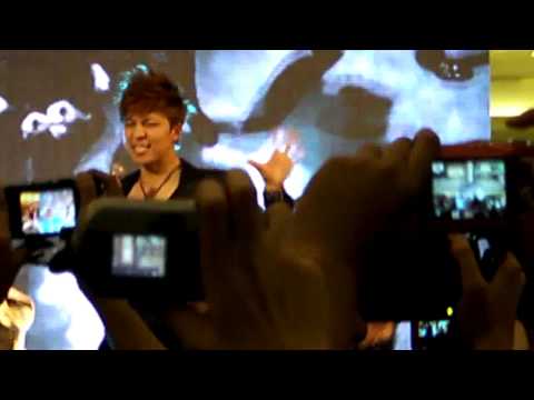 UKISS - Man Man Ha Ni @ SM Megamall