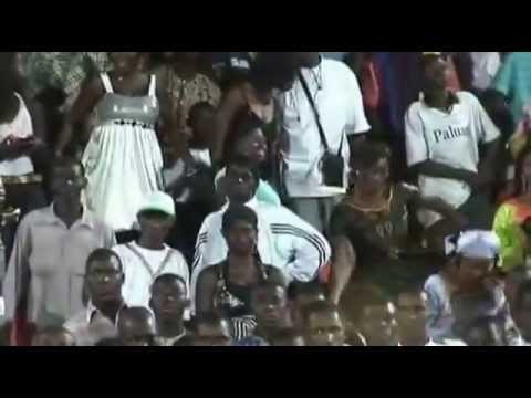 OUMOU SANGARE   LIVE A KAYE  SOUGOUNIALÉ