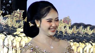 Download lagu SILVY KUMALASARI BIKIN GEMPAR SESI LIMBUKAN DALANG KI CAHYO KUNTADI mp3 Download lagu SILVY KUMALASARI BIKIN GEMPAR SESI LIMBUKAN DALANG KI CAHYO KUNTADI mp3
