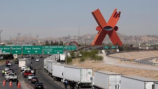 Camiones atrapados en la frontera entre México y Estados Unidos tras amenaza de Trump