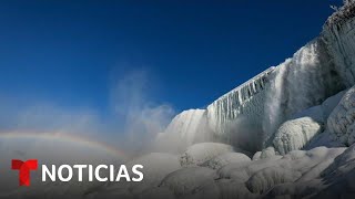Espectaculares imágenes de las Cataratas del Niágara cubiertas de nieve | Noticias Telemundo