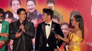 Lê Dương Bảo Lâm và Kiều Minh Tuấn đại diện nhận giải Mai Vàng cho show 2 ngày 1 đêm