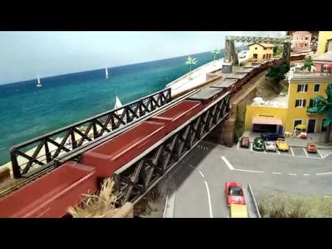 MERCIONE IN TRANSITO SUL PLASTICO DEL CUNIFER.BORGO S. DALMAZZO (CN) 26 - 8 - 2015.