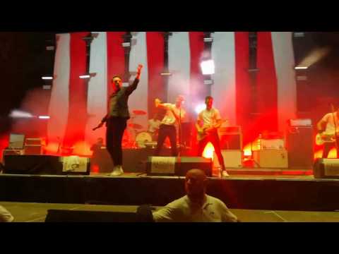 Kraftklub feat. Adam Grahn  - Eure Mädchen (live 2017)