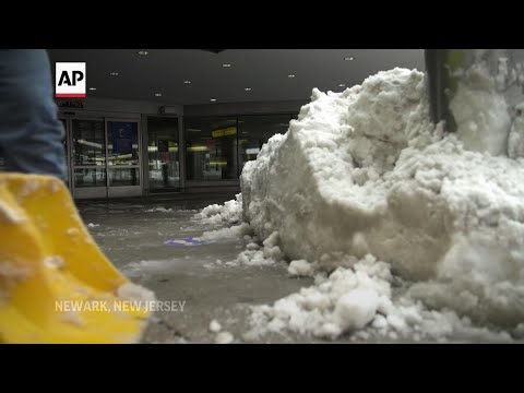 Snow storm snarles air travel around NYC