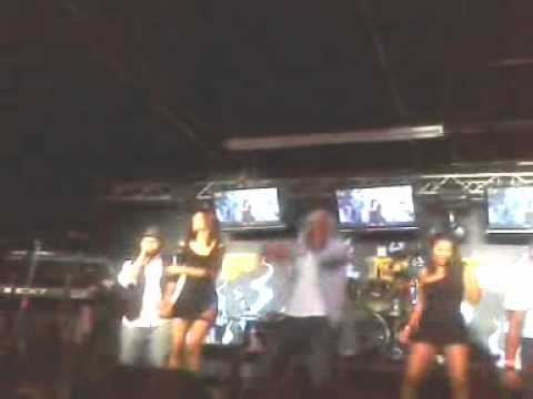 Con Julio El Catras en tarima "Candela!"