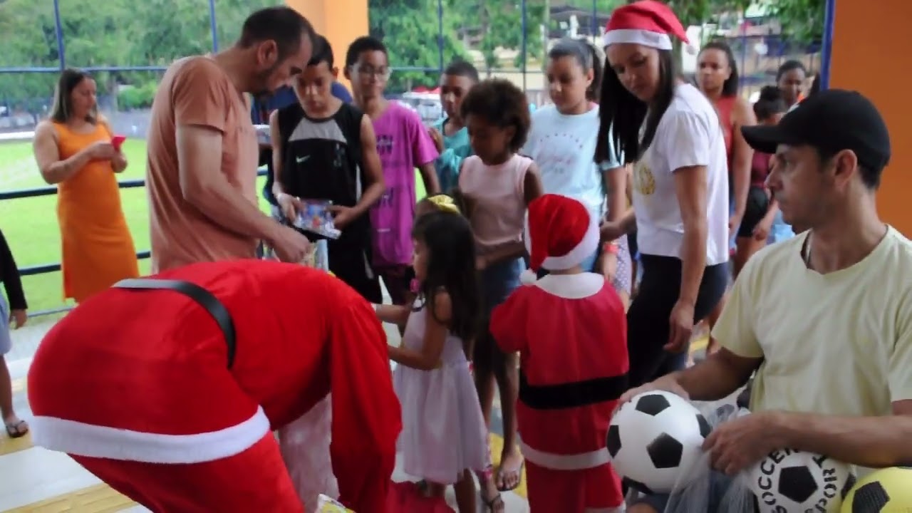 Projeto Natal Solidário presenteia as crianças gasparienses