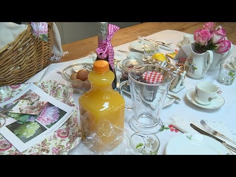 download lagu mp3 mp4 Breakfast Picnic Hamper, download lagu Breakfast Picnic Hamper gratis, unduh video klip Breakfast Picnic Hamper