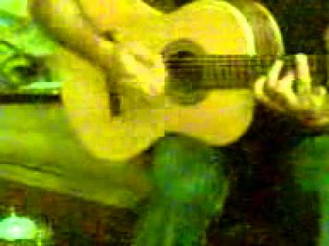 عمرومصطفى يغنى الليله دى.flv