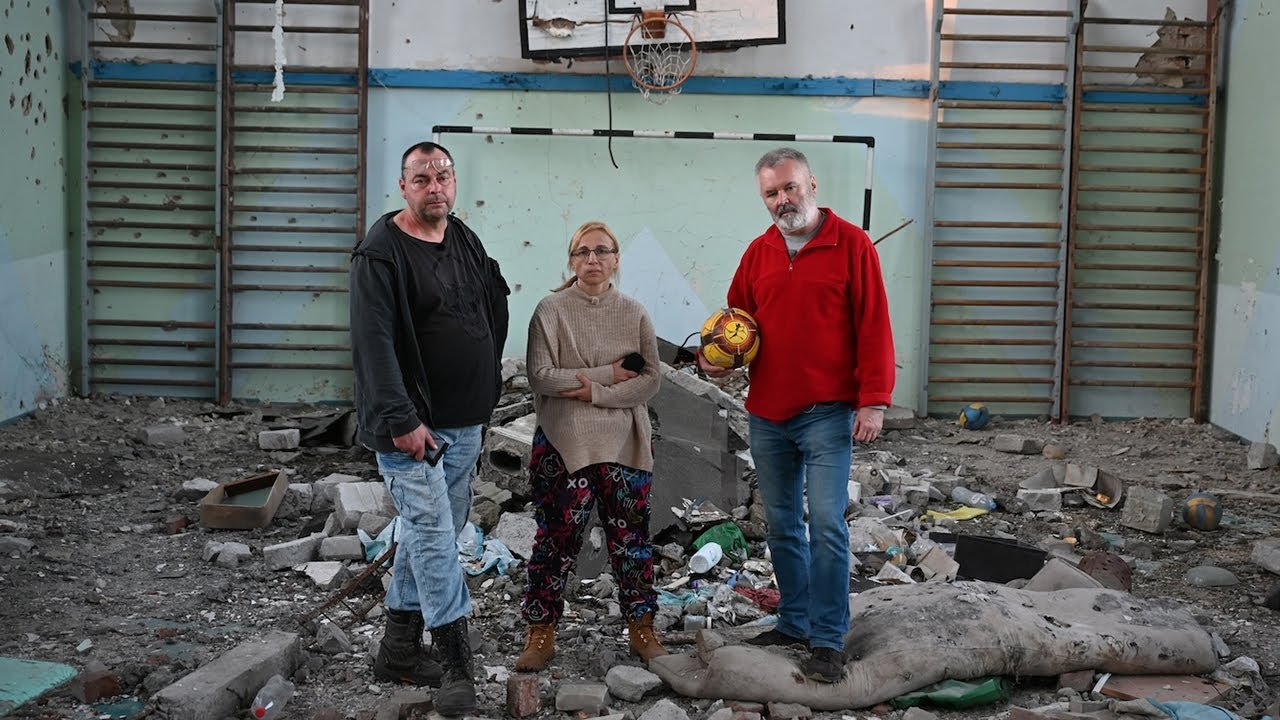 Je válka na Ukrajině podvod? Filmu Velký vlastenecký výlet vzal příznivce Putina do centra konfliktu