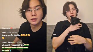 Download lagu 🔴 [MULTI SUB] BTS Suga Full Weverse LIVE 🔴 Today 💜 28.12.2025 BTS Yoongi Full Weverse LIVE Today mp3