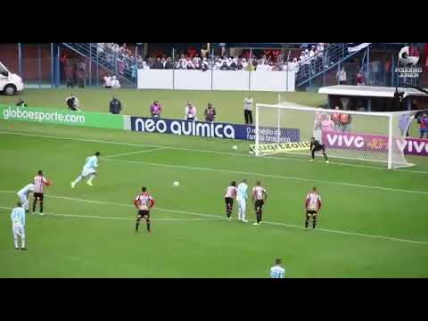 Júnior Dutra - gol de pênalti contra o São Paulo