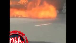Машина горит на трассе в Приморье