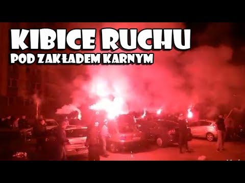 Kibice Ruchu Chorzów pod zakładem karnym | 04.11.2019