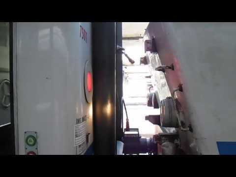 Operazioni di aggancio del E656.435 al materiale dell' IC 518