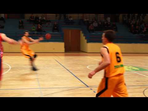 slovenska-kosarka.si: LTH Castings - Tajfun (borba za žogo)