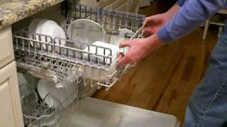 preview picture of video 'My 1 Yr old GE Dishwasher'