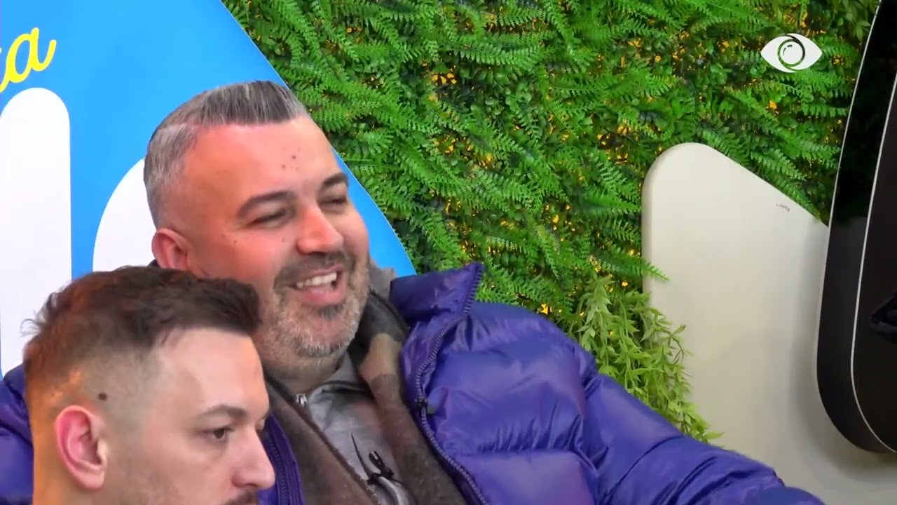 Rogerti 'përulet' teksa Miri del në oborr