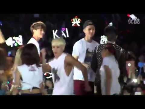 Fancam 131019 SNSD and SHINee Jonghyun Dorkiness at SMTOWN in Beijing HD