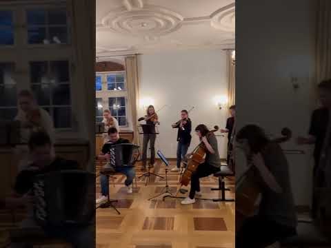 Klassik Nuevo Orchestra - You're The One That I Want (Grease, 1978)