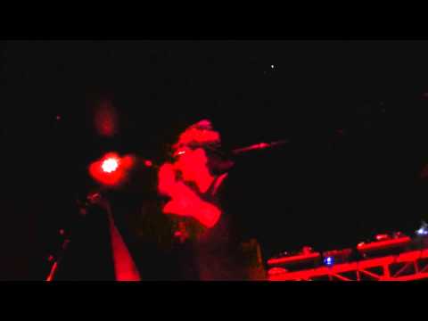 Skeaz Lauren+Sky'High Call The Police(live)