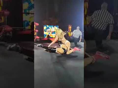 Crystal White vs Renee Michelle