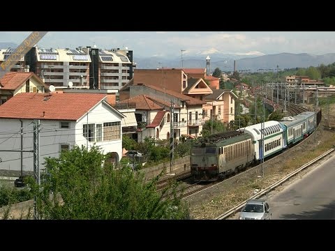 E.652.029 con TME e carri merci - E.652.029 with TME and freight wagons