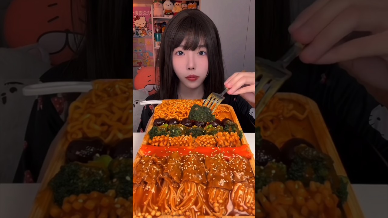 Nongshim Shin Ramyeon Hot Blackbean Ramen & Noodles Mukbang