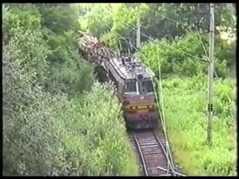 Provoz vlaků na trati č.225 - nadjezd u Velkého Ratmírova v létě 1998