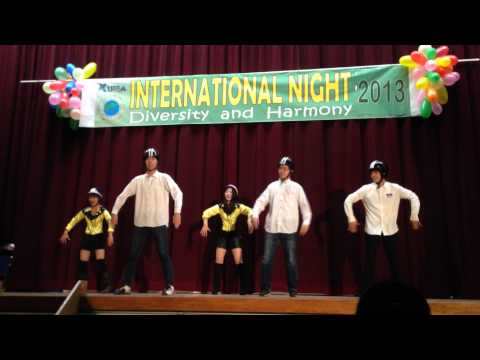 Mr.Taxi(Girl's generation)& BarBarBar(Crayon Pop) International Night 2013 Korean