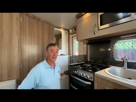Thetford Oven demonstration in a 2020 Swift