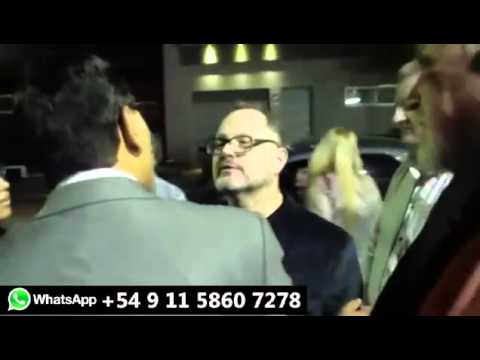 Marcos Witt es increpado en la calle despues de un evento