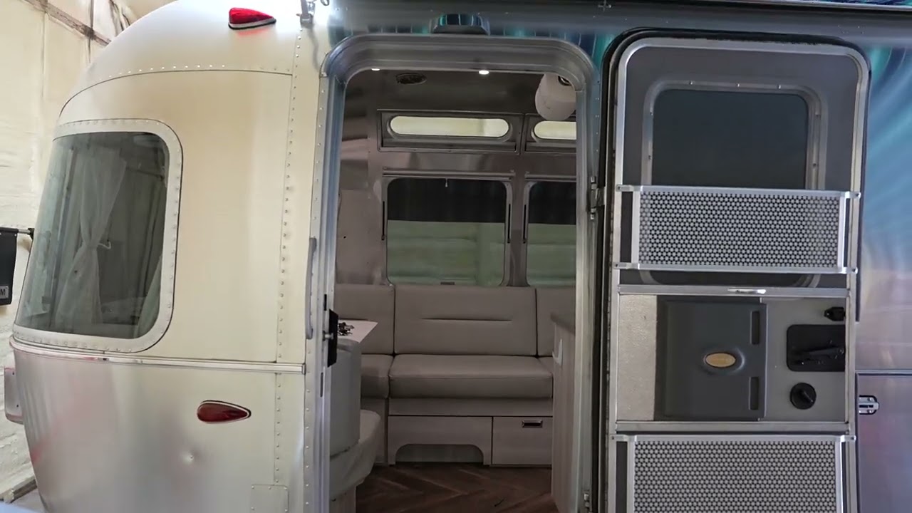 A photo of this 2021 Airstream INTERNATIONAL SERENITY 27FB TWIN