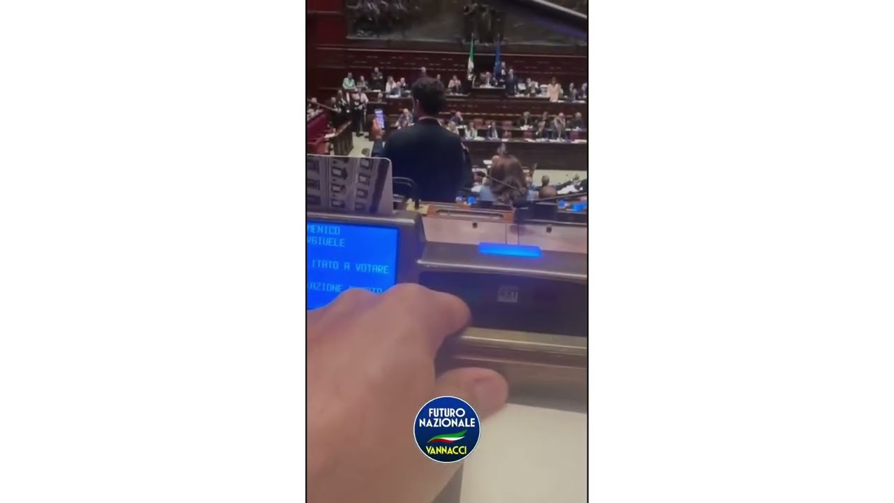 FURGIELE FILMA IL MOMENTO DEL VOTO: "FUTURO NAZIONALE HA VOTATO CON LA MAGGIORANZA"