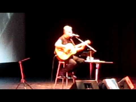 Leon Gieco  Live fron The Queens Theater  La Guerra y la Poesia 